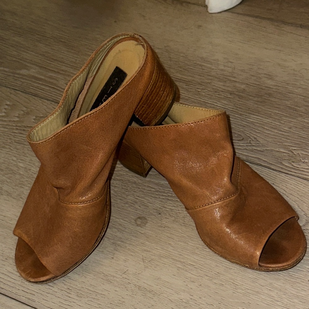 Women's Tan Peep-Toe Mules